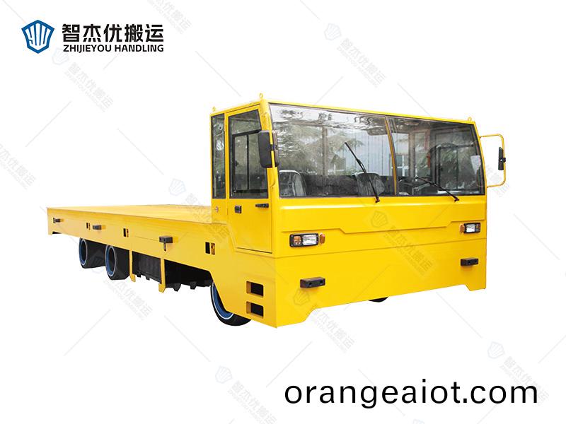 重(zhong)載40噸駕駛室(shi)方曏盤(pan)式無(wu)軌(gui)電動平(ping)車(che) 平地爬(pa)坡(po)都(dou)能行